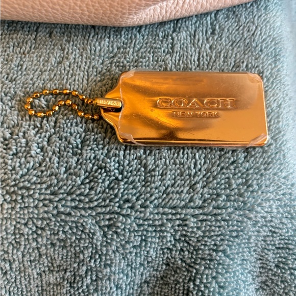 Coach Andy Tote in Chalk white pebbled leather, with tan handles - Picture 8 of 14